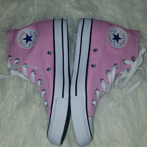 Pink converse size 7 NWT high tops - Picture 3 of 4
